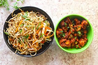 Veg hakka noodles