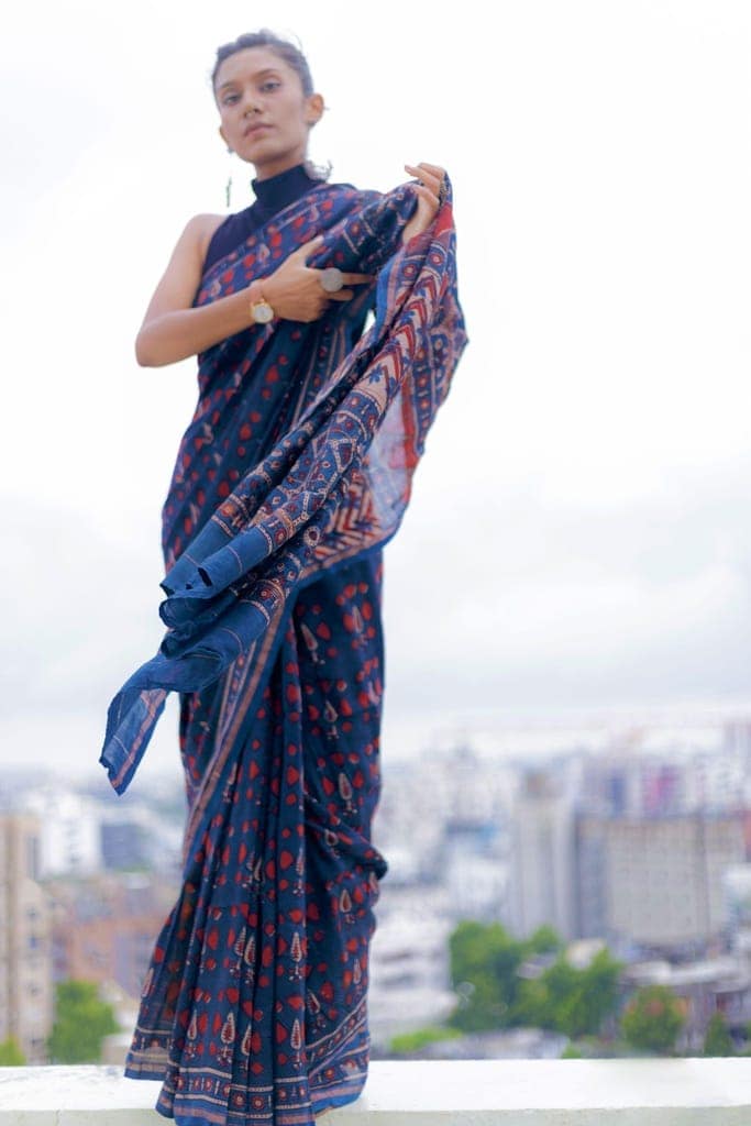 Kaisori Malhar - Dabu Pharad Trinaya Indigo handblockprinted Silk Cotton saree view 2