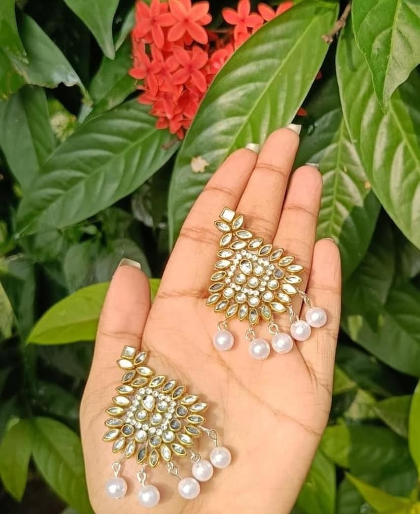 WHITE EARRING view 2