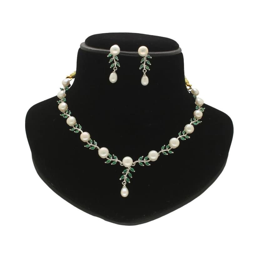Leafy Blossom Pearl Necklace Set view 2