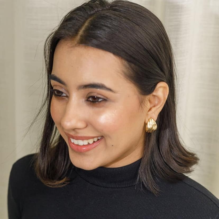 Brass Shell Stud Earrings - Gold view 2