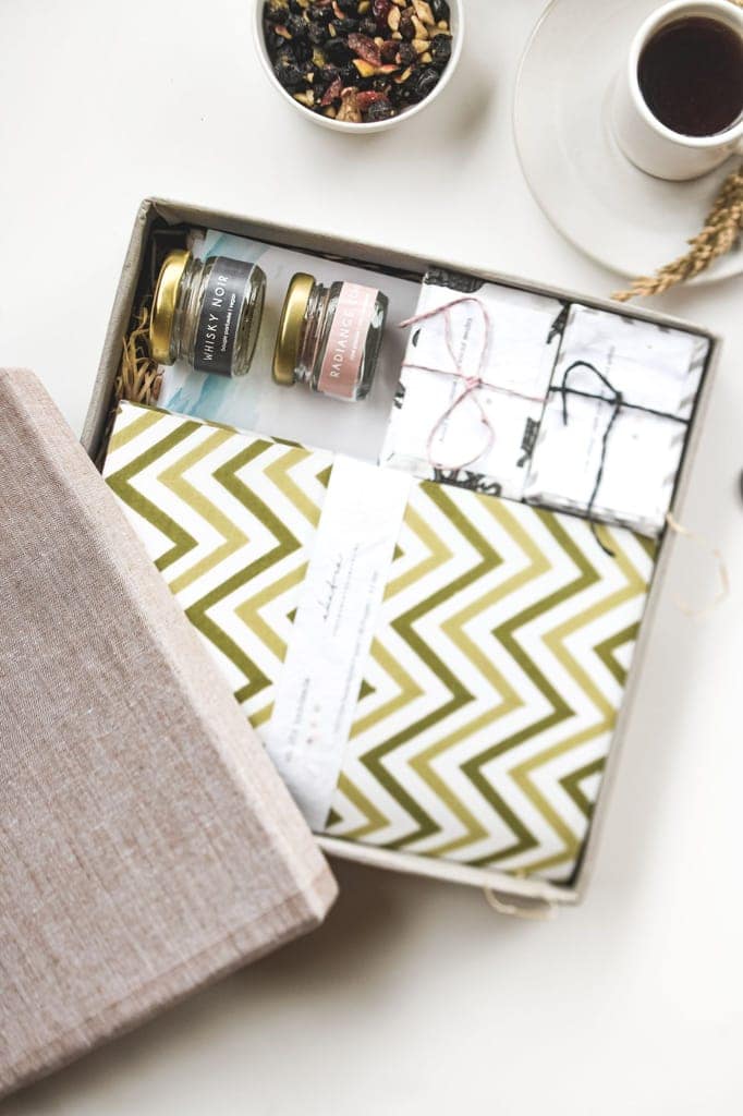 Self care box - Green waves view 2