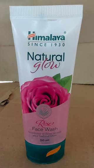 Himalaya natural glow rose face wash