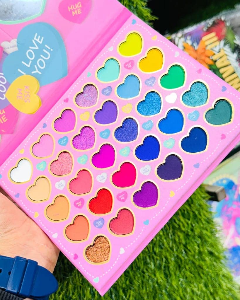 Heart-Shaped Eyeshadow Palette, 30 Colours, Pink Case with Mirror, Glitter and Matte Shades view 2