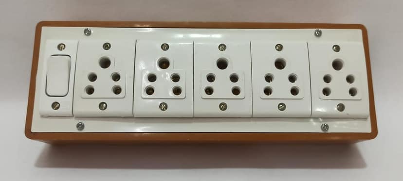6A 5 Sockets (5 Pin Socket) & 1 Switch Extension Box with 16A Plug & 30m Wire