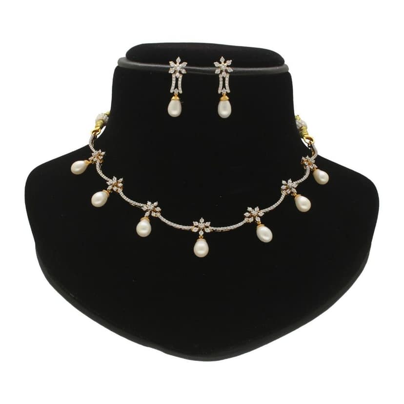Soft Radiance Pearl Necklace Set view 2