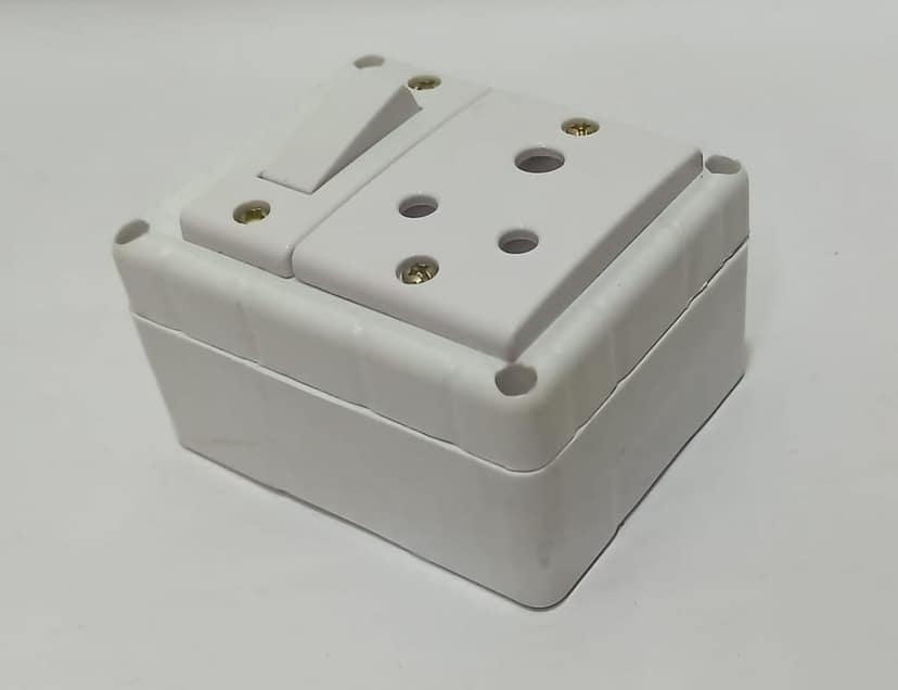 6A 1 Socket (3 Pin Socket) & 1 Switch Extension Box with 16A Plug & 30m Wire view 2