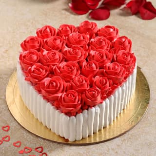 Pretty Roses Black Forest Cake Half Kg