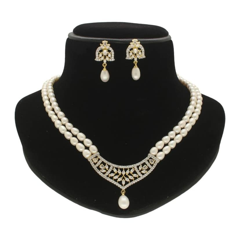 Mauktika Pearl Necklace Set view 2