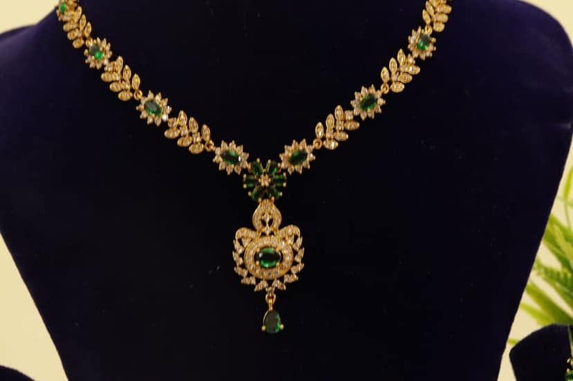 Gold-plated Kundan and Pearl Necklace Set with Green Stones view 2
