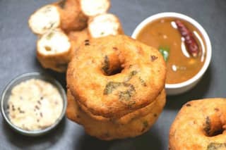 2 Medu Vada