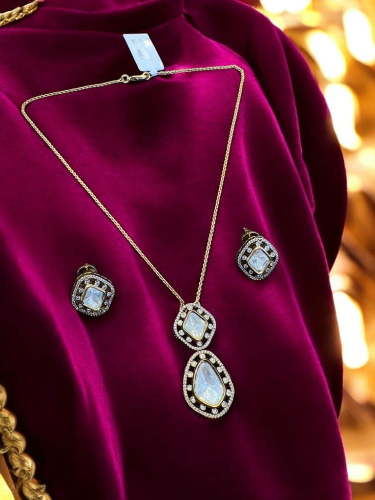 Gold-Plated Kundan and Pearl Necklace Set with Earrings for Women view 2