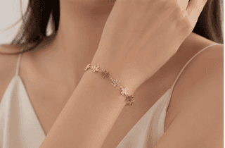 Gold Plated Interlinked Flower Charm Bracelet